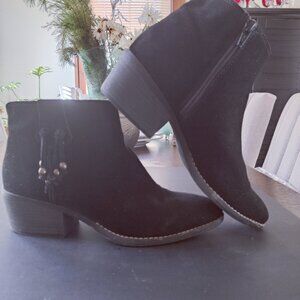 Suede Ankle Boots by White Mountain SZ 10 Tassle W/Beads 2" Heel, Zippered Side